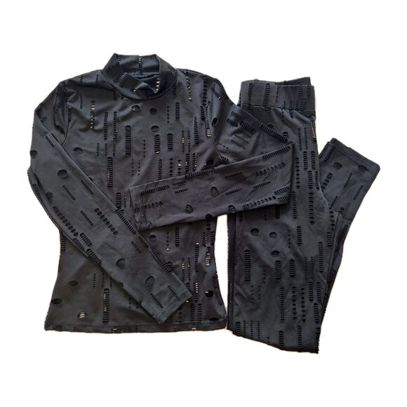 BLACK CUTOUT WORKOUT SET SIZE LARGE BUT FITS SMALL - Picture 1 of 5